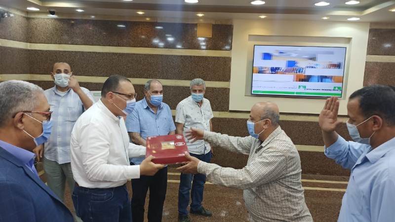 البهجة في نفوسهم إحتفالاً بهذه  3