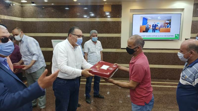 البهجة في نفوسهم إحتفالاً بهذه  2