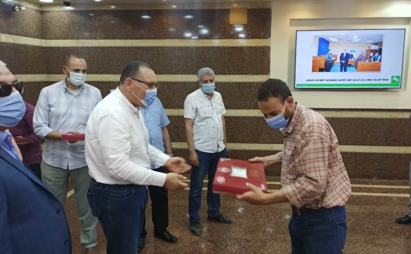 البهجة في نفوسهم إحتفالاً بهذه  6