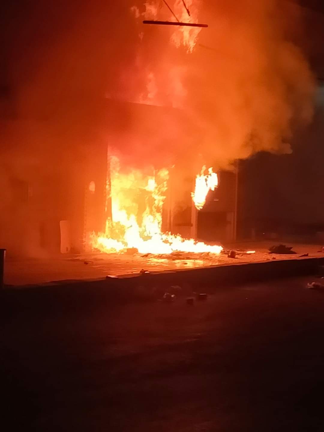 حريق بمحل تحف في العاشر من رمضان 01