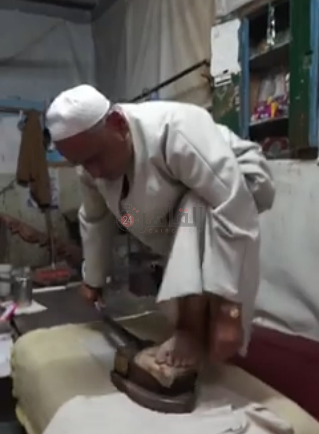 محمد السمحاوي أقدم مكوجي رجل بمحافظة البحيرة 