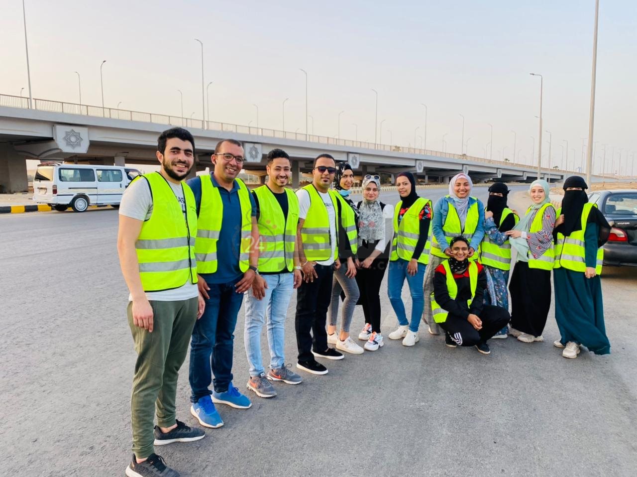 جانب من الشباب بعد توزيع وجبات الإفطار