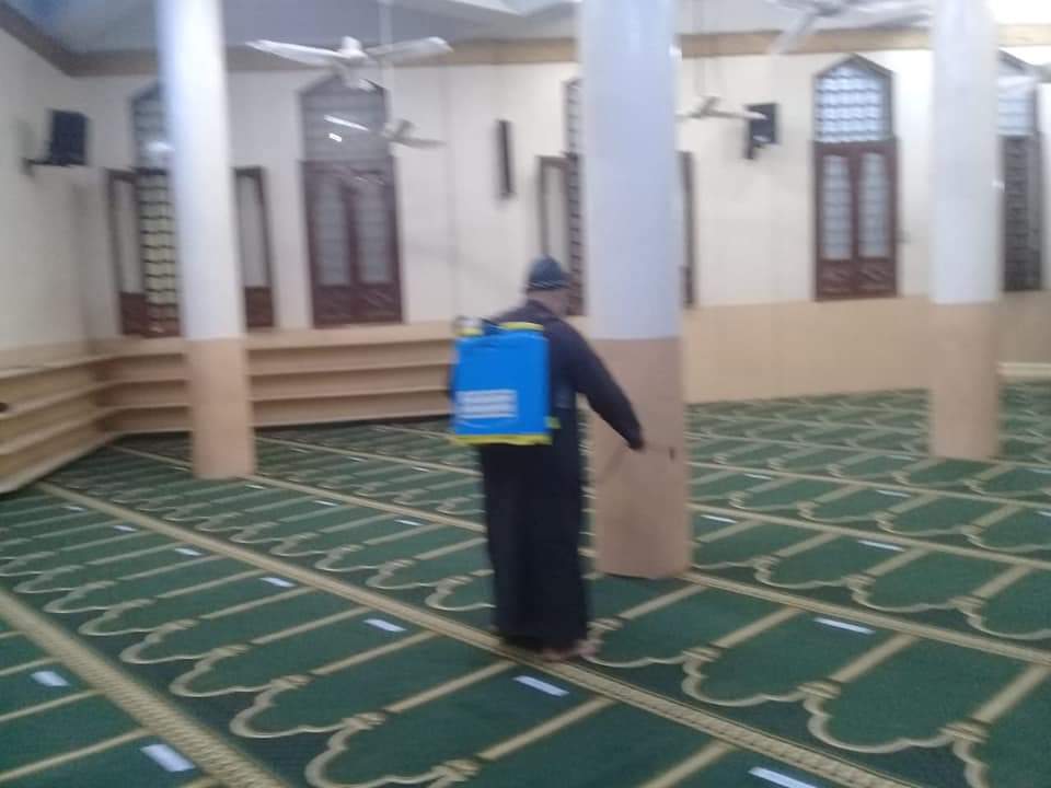 تطهير المساجد بالفيوم استعدادًا لإقامة صلاة عيد الفطر المبارك