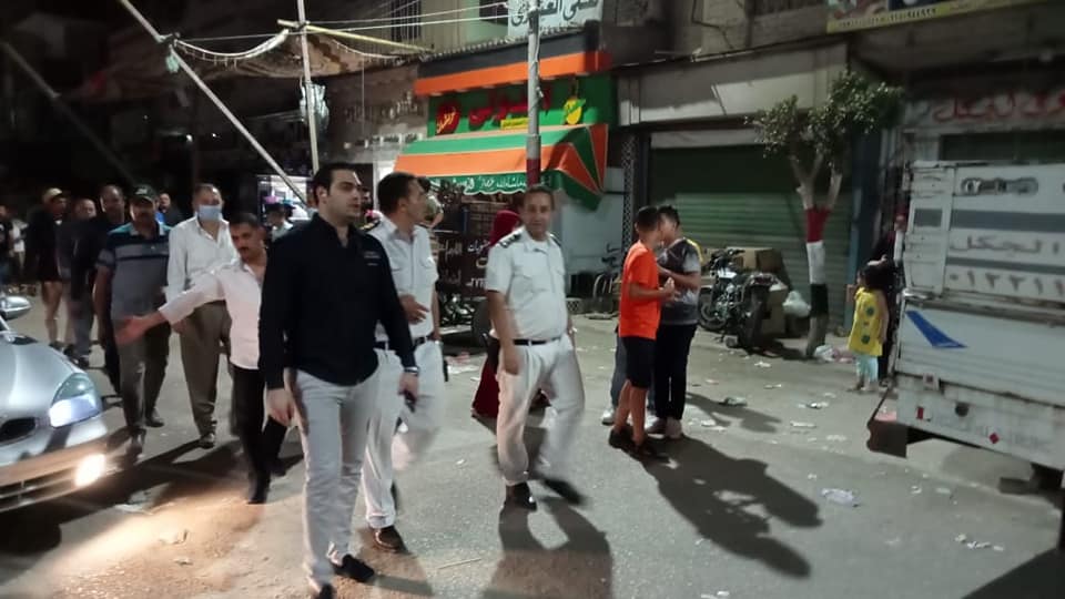 غلق محلات تجارية مخالفة لإجراءات كورونا بالشرقية 01