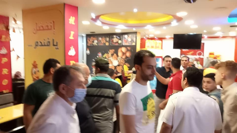 غلق محلات تجارية مخالفة لإجراءات كورونا بالشرقية 03