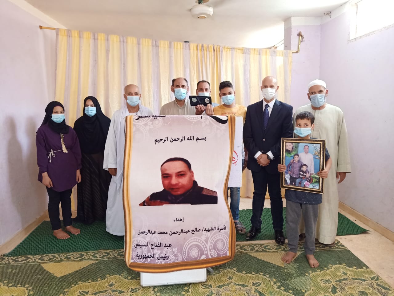 تكريم أسر شهداء الجيش الأبيض ضحايا كورونا بالشرقية 01
