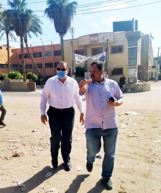 3 محافظ الشرقية يتابع رصف طريق 39 بمشتول السوق