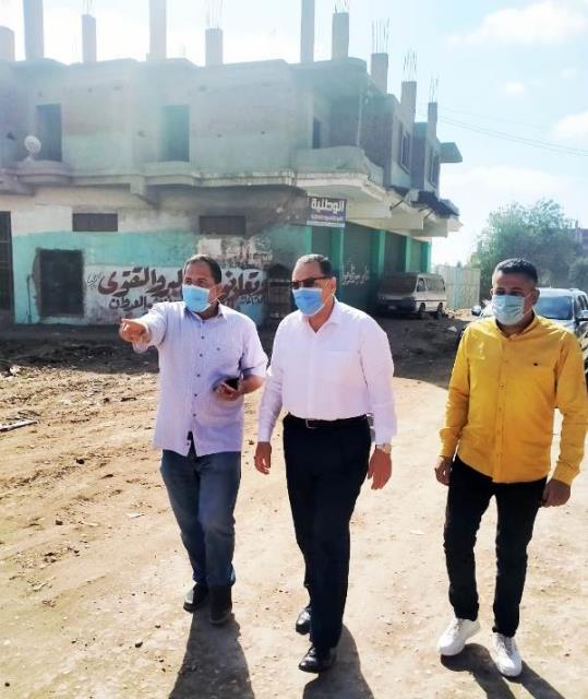 محافظ الشرقية يتابع رصف طريق 39 بمشتول السوق