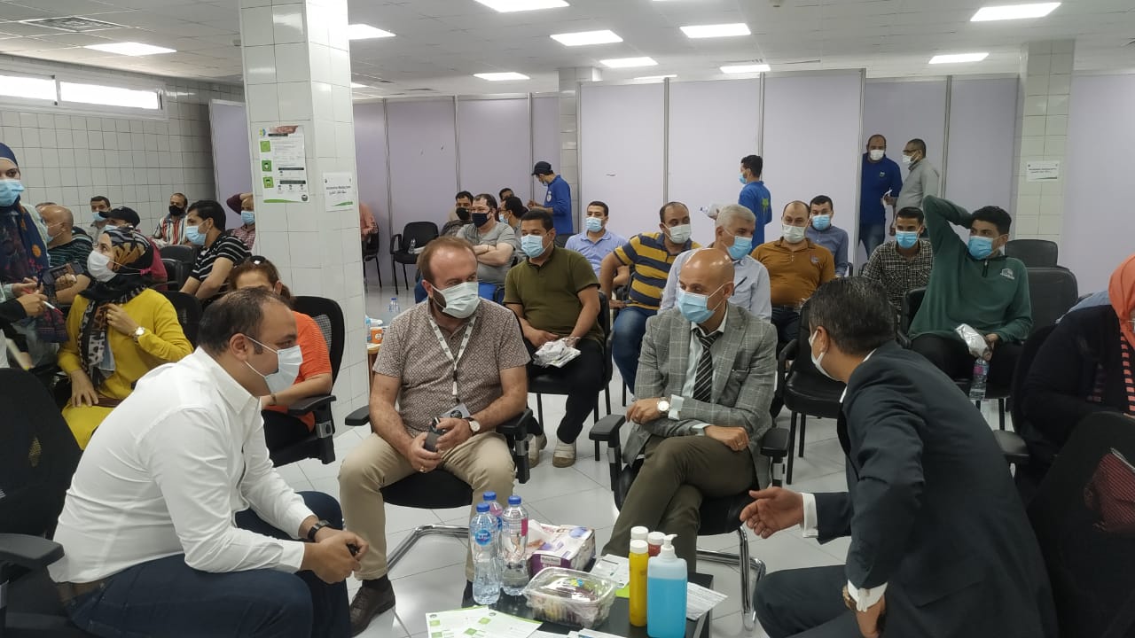 تطعيم عمال مصانع العاشر من رمضان بلفاح كورونا 01