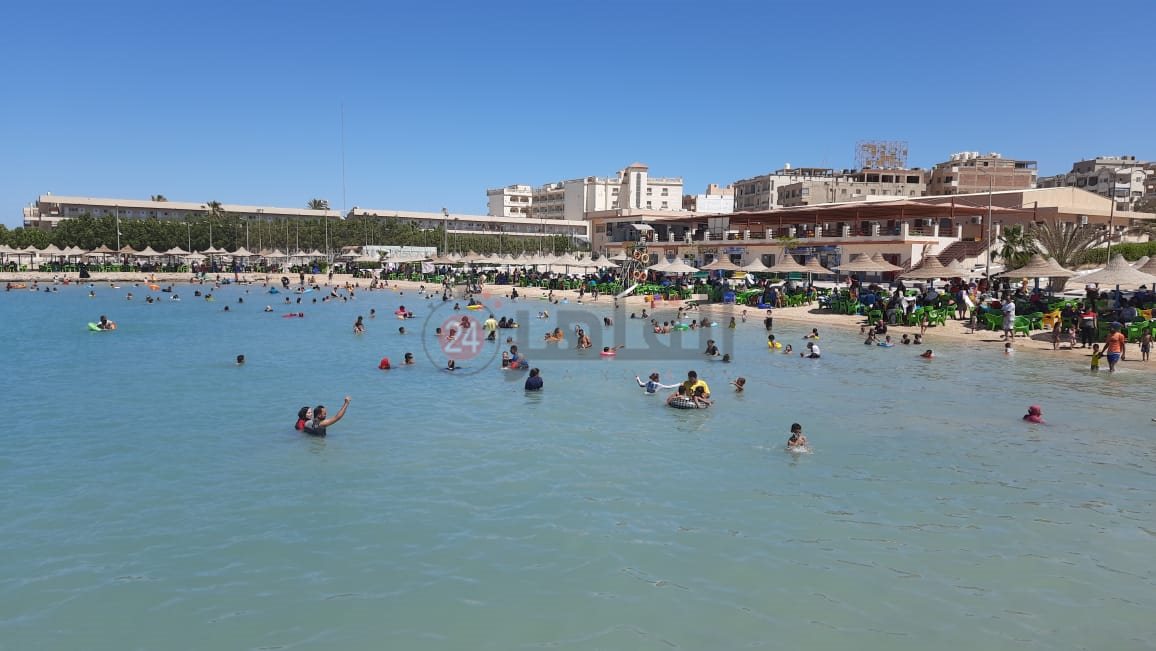 إقبال على شواطئ الغردقة