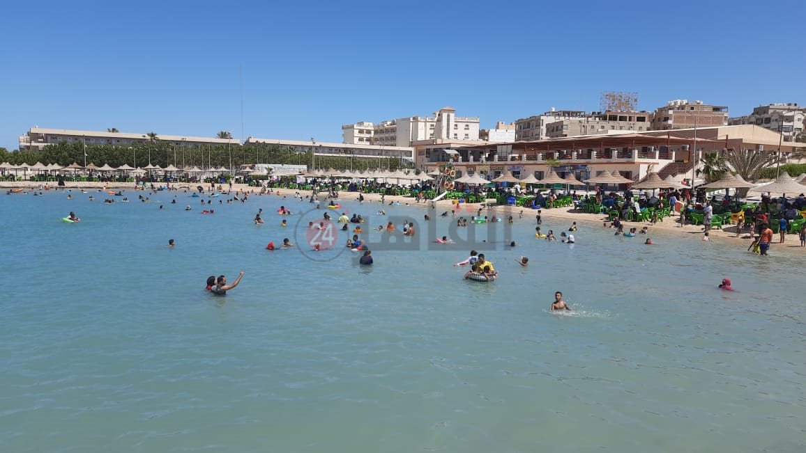 إقبال على شواطئ الغردقة