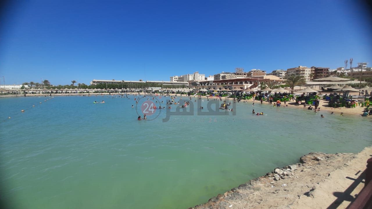 إقبال على شواطئ الغردقة