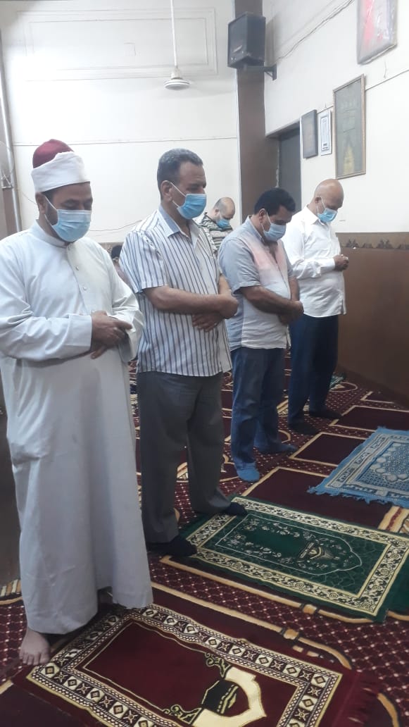 أداء أول صلاة بعد إعادة فتح زاوية سنورس للمصلين