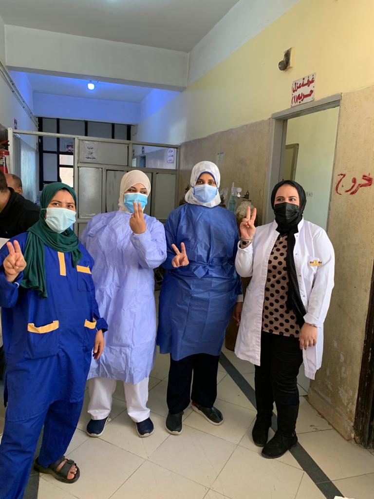 احتفالات طاقم  تمريض وأطباء بشفاء مصابي كورونا في الشرقية 01