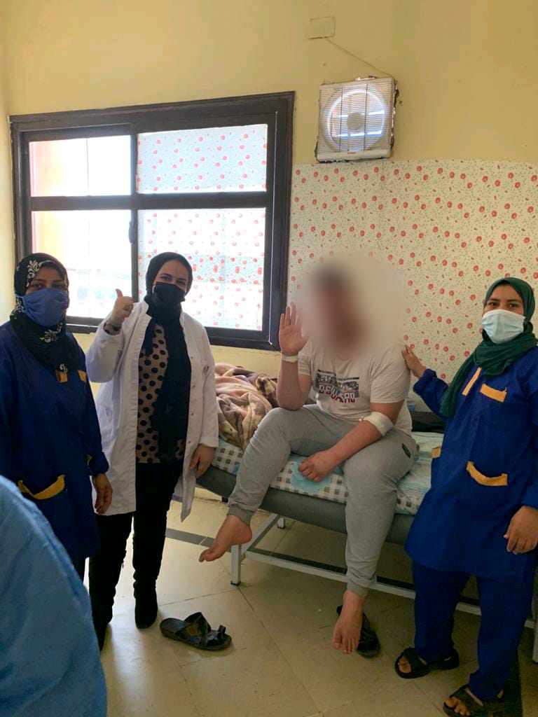 احتفالات طاقم  تمريض وأطباء بشفاء مصابي كورونا في الشرقية 02