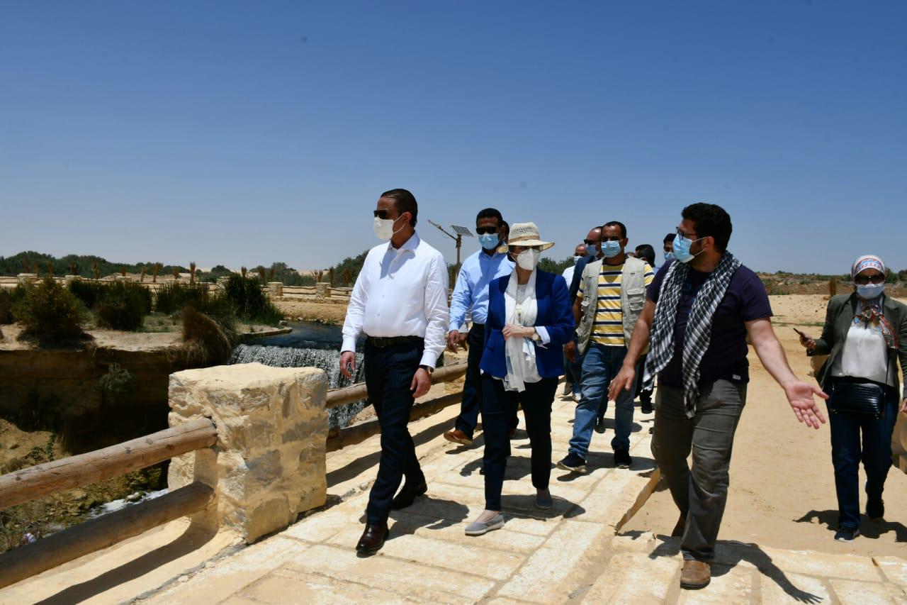 وزيرة البيئة ومحافظ الفيوم يتفقدان شلالات وادي الريان