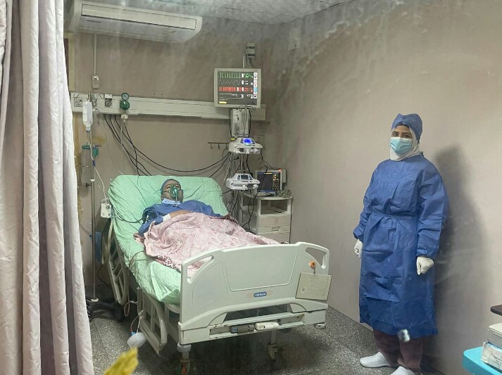 الشاب بعد زراعة كلى والدته في جسده