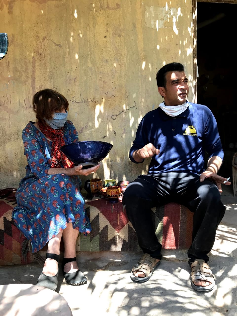 الراحلة إيفيلين بوريه وأحد خريجي المدرسة