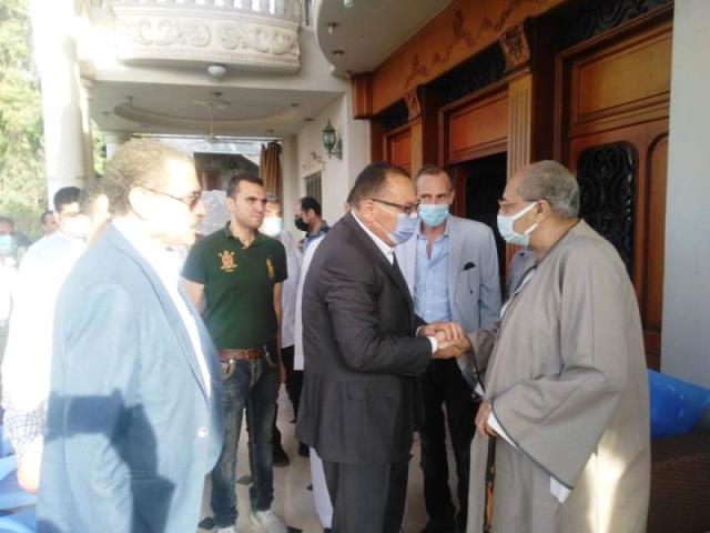 محافظ الشرقية يقدم واجب العزاء في شقيق عضو مجلس الشيوخ 01