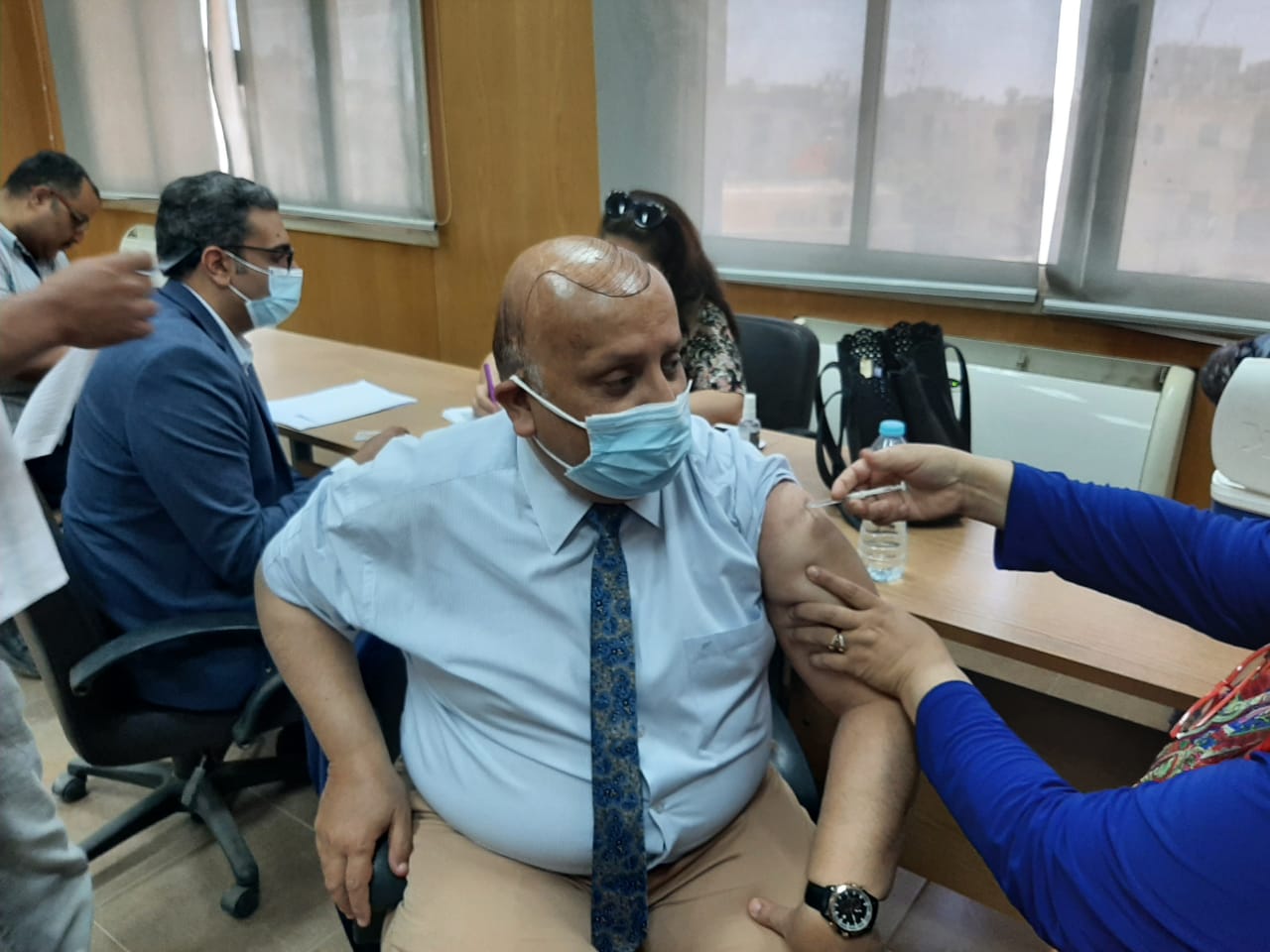 تطعيم أعضاء هيئة التدريس بجامعة الفيوم بلقاح كورونا