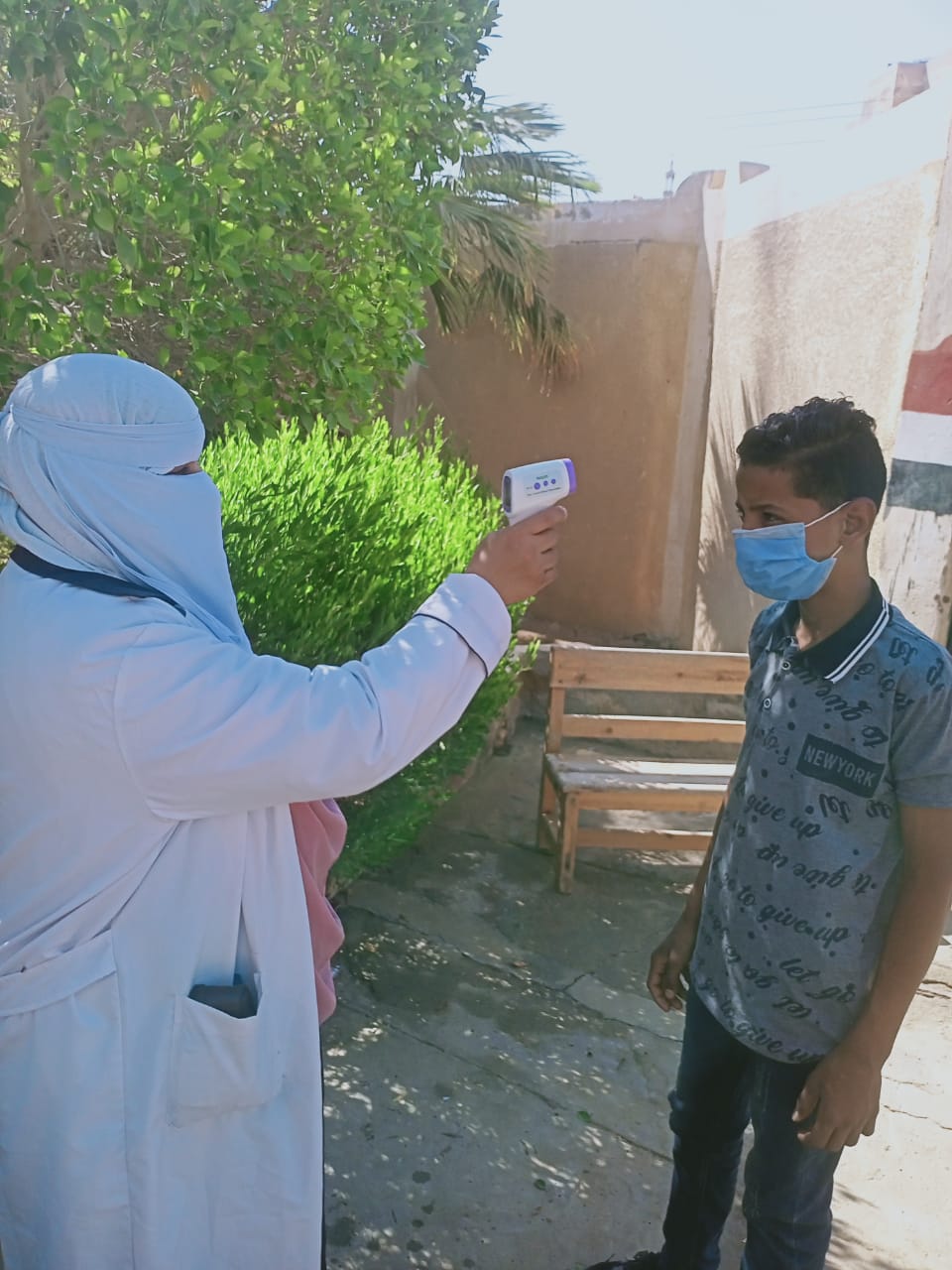 جانب من الكشف الحراري على طلاب الإعدادية بالفيوم