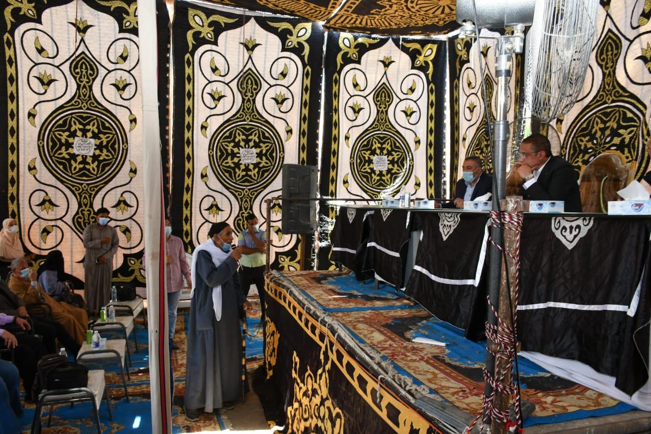 محافظ الفيوم يلقي حوارًا مجتمعيًا مع أهالي إطسا
