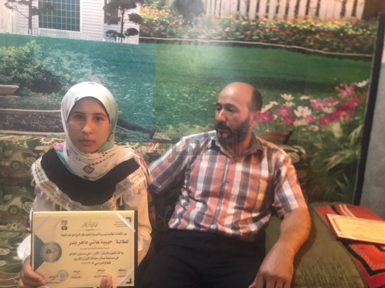 الطفلة الحاصلة على أول العالم في حفظ القرآن ووالدها