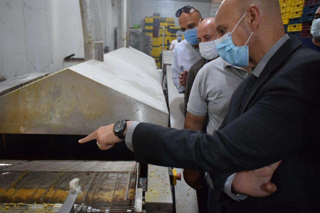 ضبط وإعدام أغذية فاسدة بالعاشر من رمضان 3