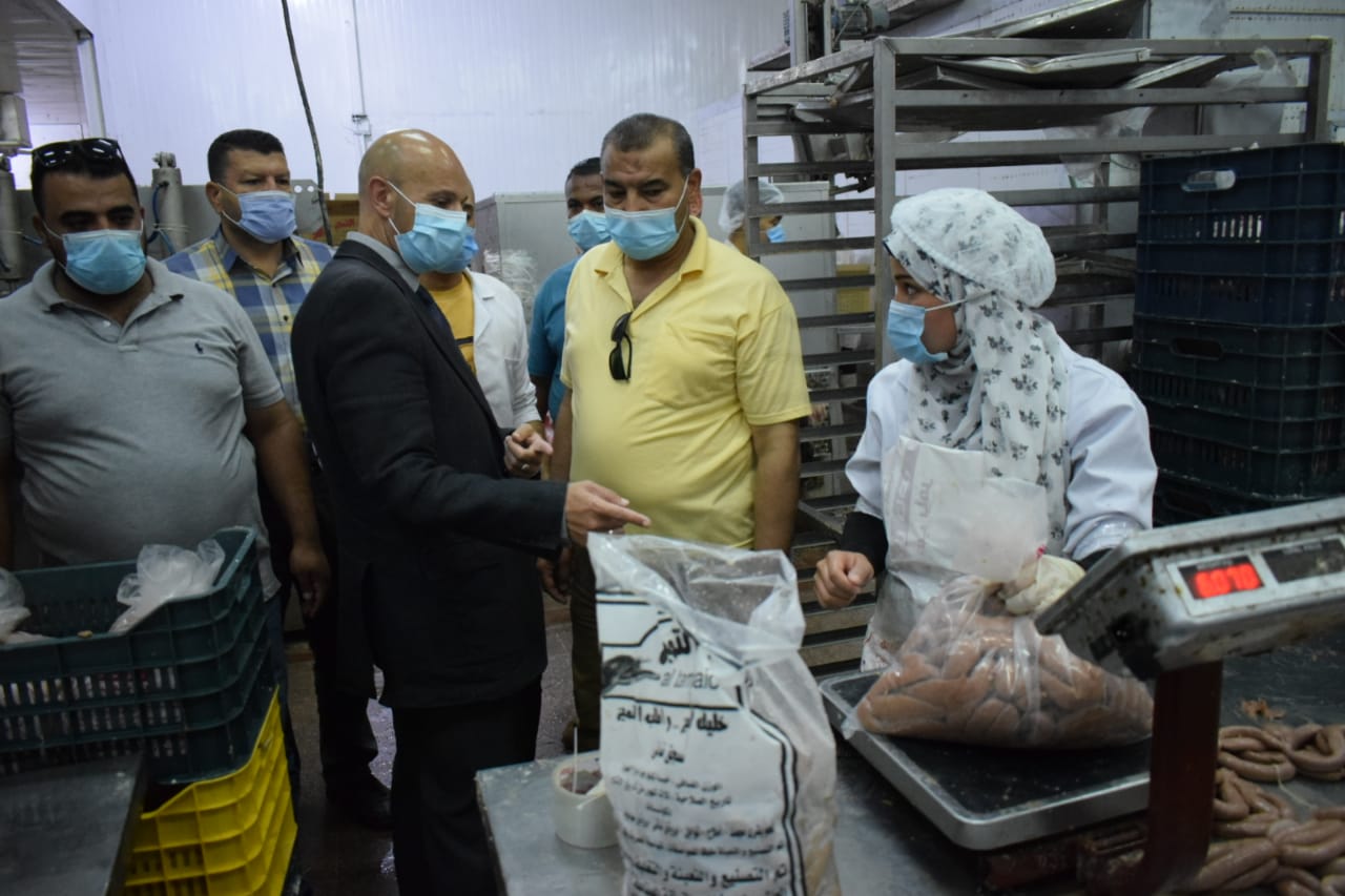 ضبط وإعدام أغذية فاسدة بالعاشر من رمضان 5