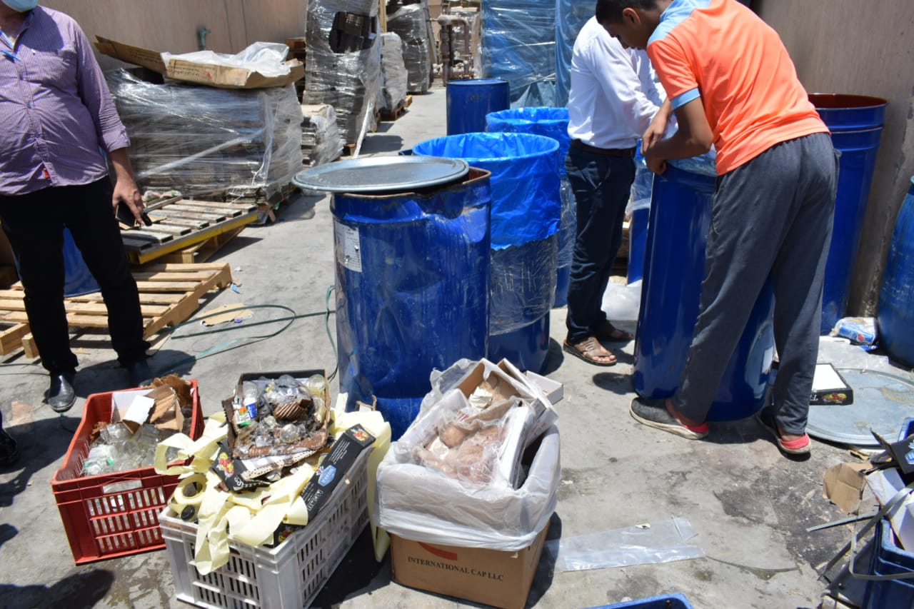 ضبط وإعدام أغذية فاسدة بالعاشر من رمضان 7