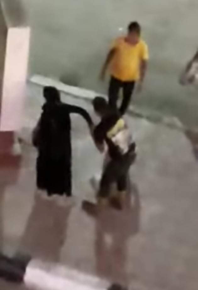 شابين يتحرشان بمعاملة قمامة في الفيوم