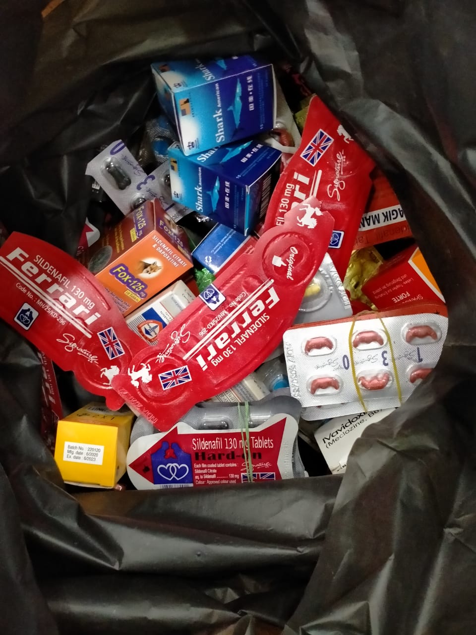 ضبط مخالفات دوائية في صيدلية بالشرقية 1