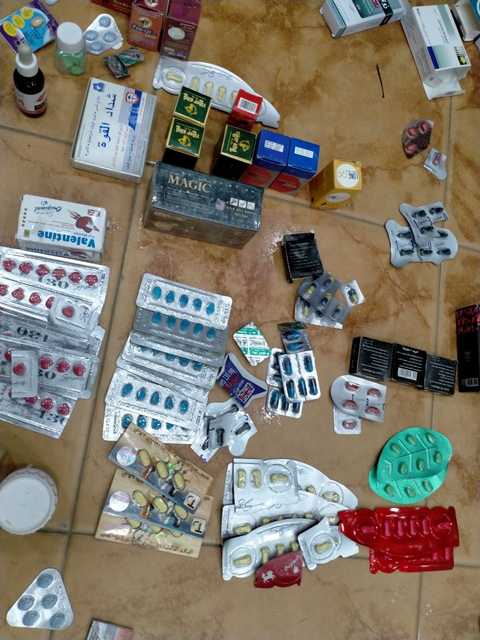 ضبط مخالفات دوائية في صيدلية بالشرقية 4