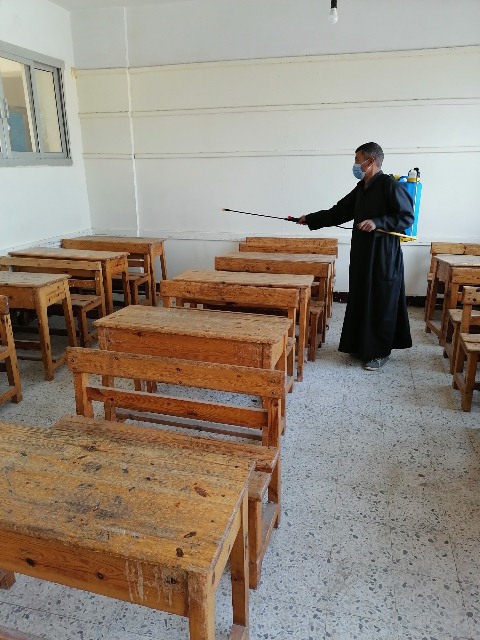 رش وتعقيم اللجان استعدادًا لامتحانات الثانوية العامة بالشرقية 03