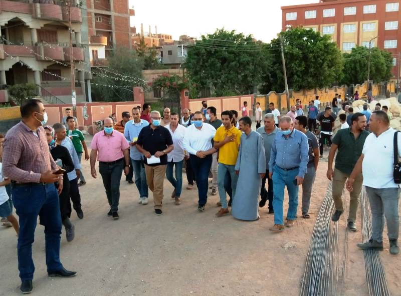 محافظ الشرقية خلال زيارته لقرية ميت ربيعة 2