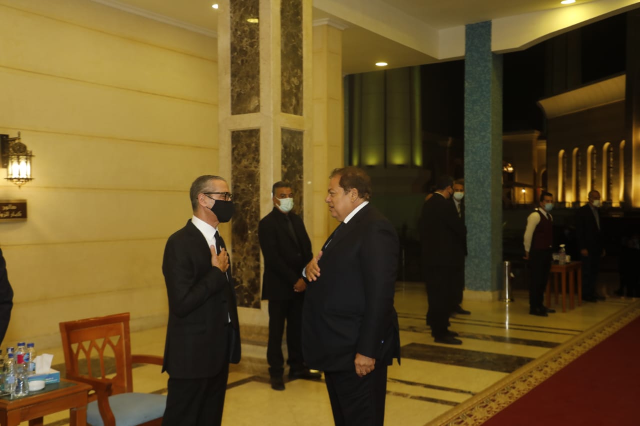 النائب محمد أبو العينين يقدم واجب العزاء (3)