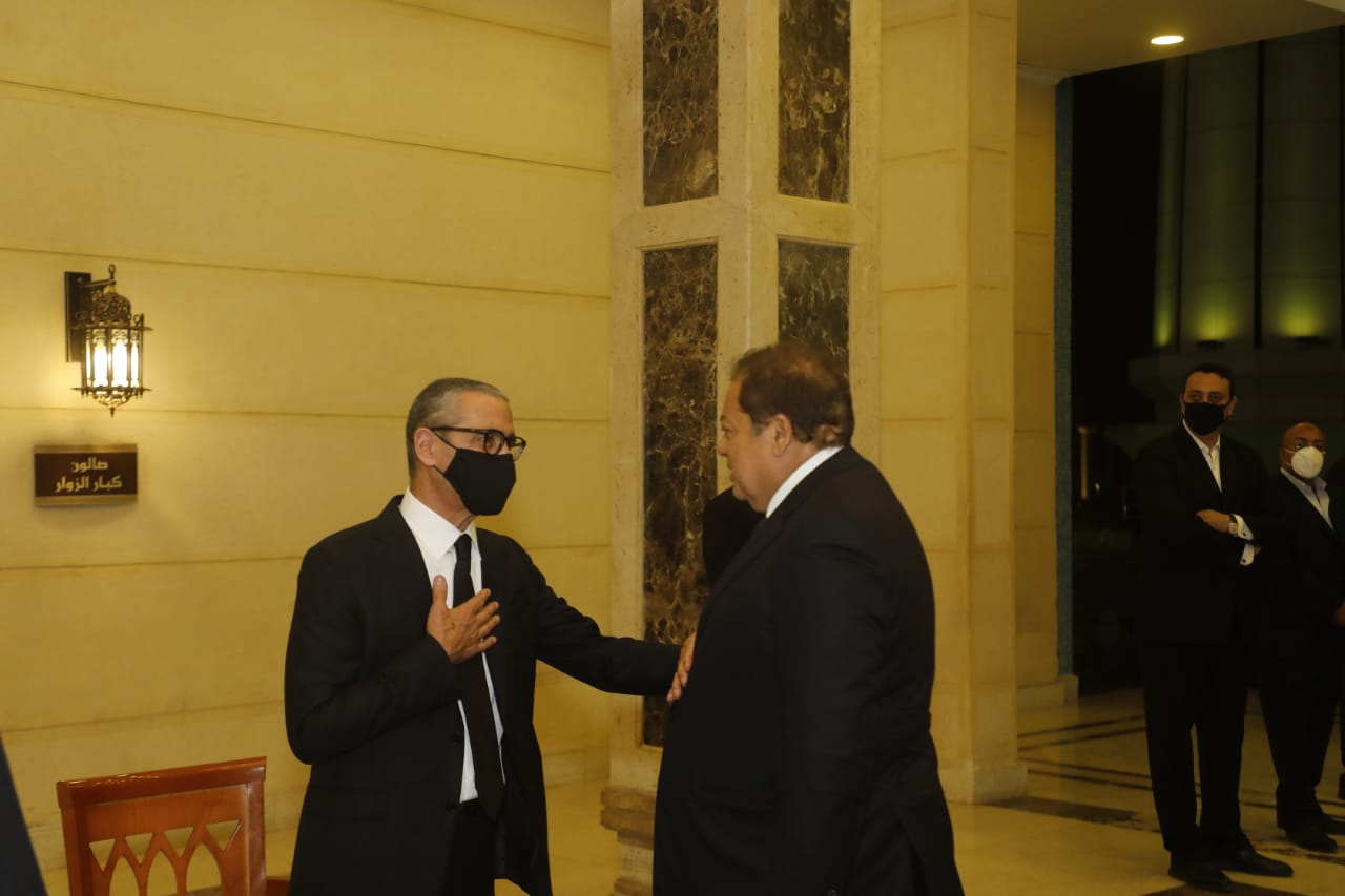 النائب محمد أبو العينين يقدم واجب العزاء (4)