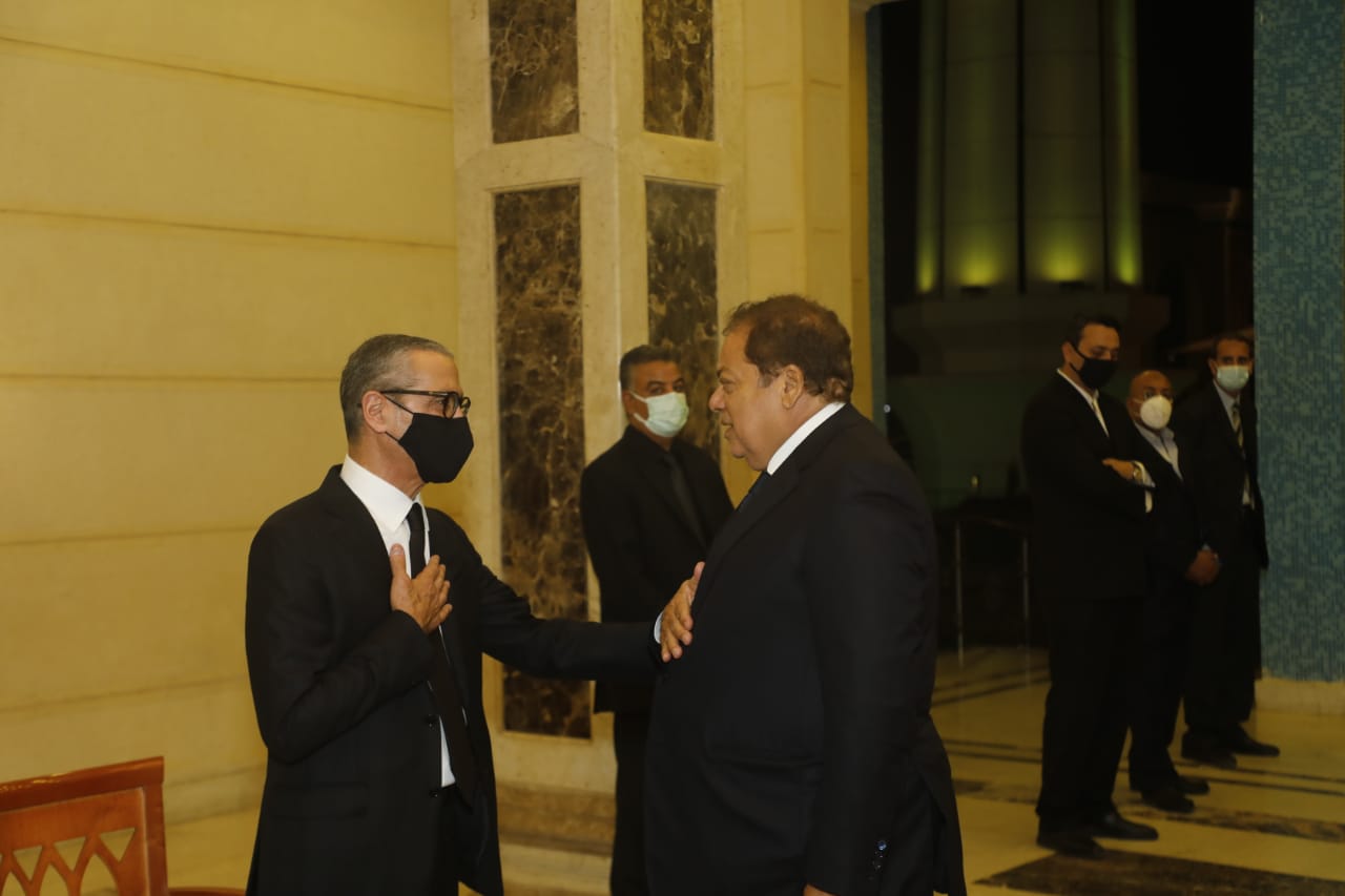 النائب محمد أبو العينين يقدم واجب العزاء (1)