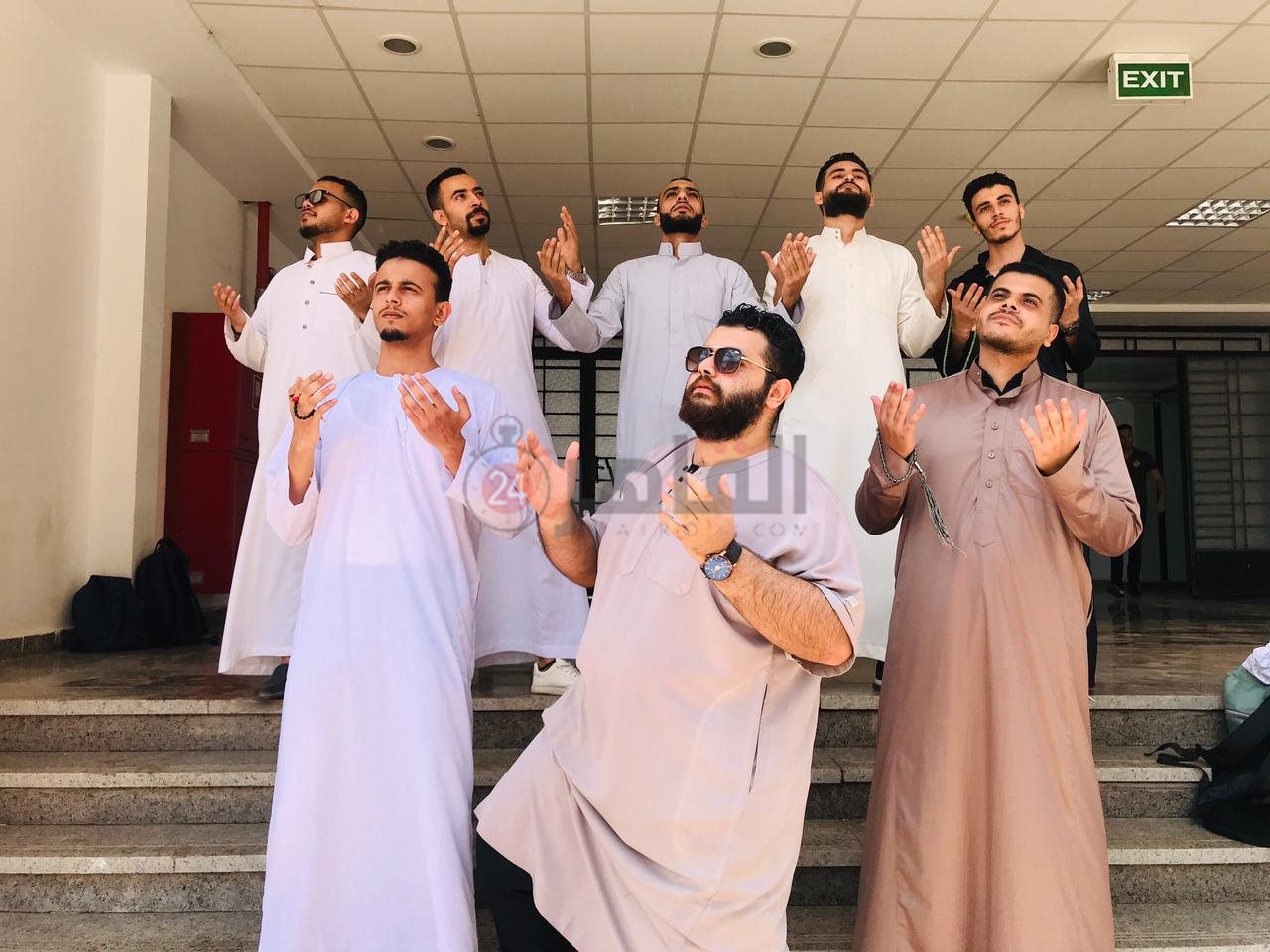 طلاب الفرقة الرابعة بكلية الطب البيطري جامعة دمنهور 