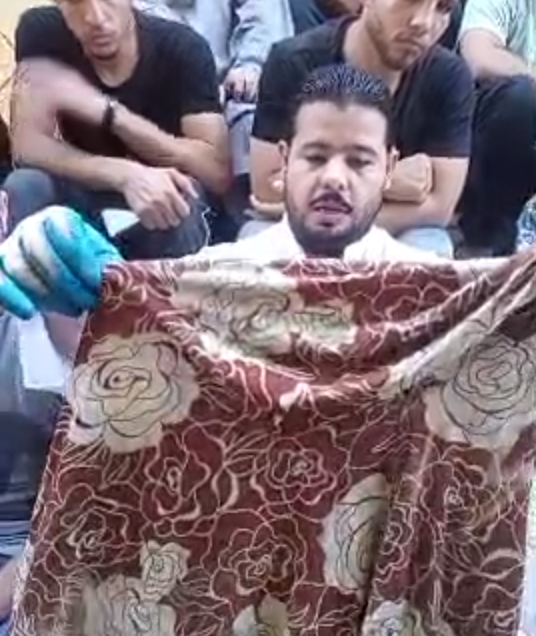 العثور على خمار سيدة داخل مقابر بالفيوم