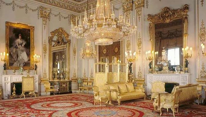 127-161243-palace-buckingham-queen-elizabeth_700x400
