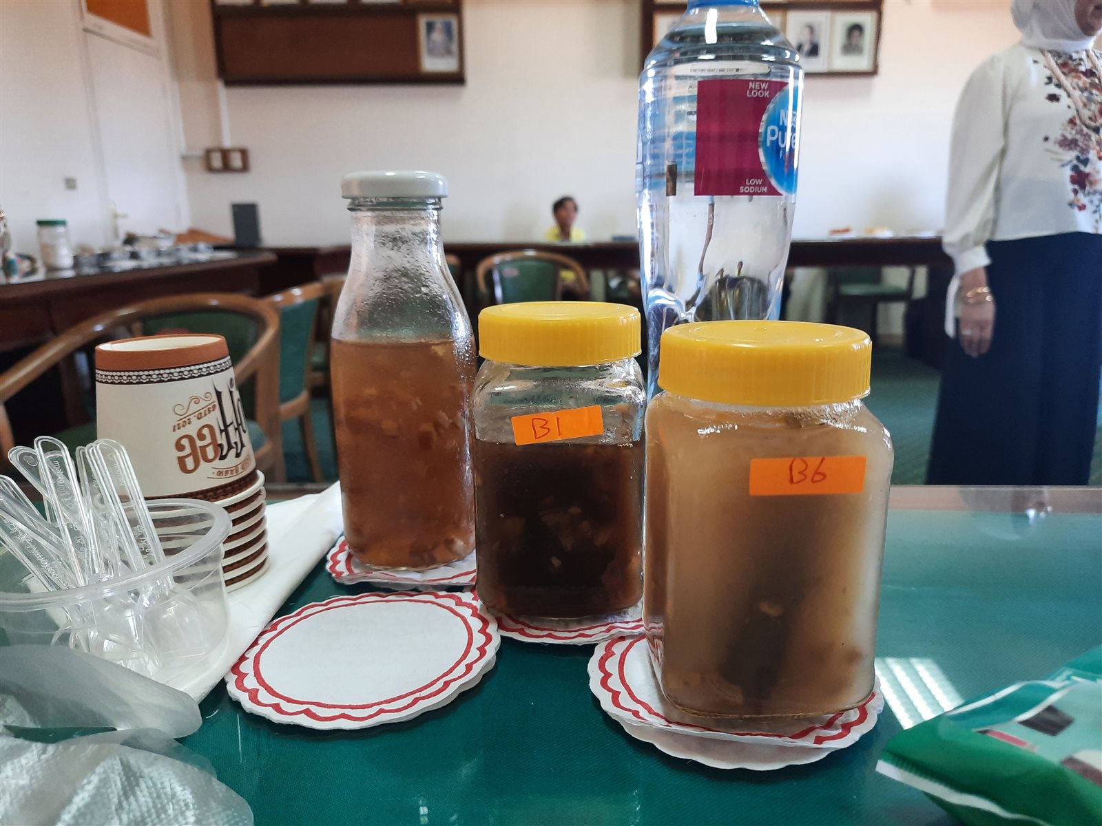 عصائر من التمر المعلق (1)