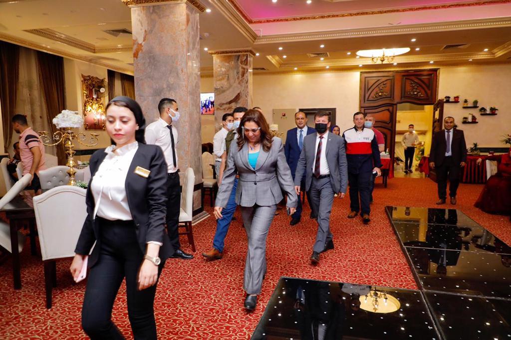 محافظ دمياط تحضر حفل زفاف ابنة من أبناء المحافظة