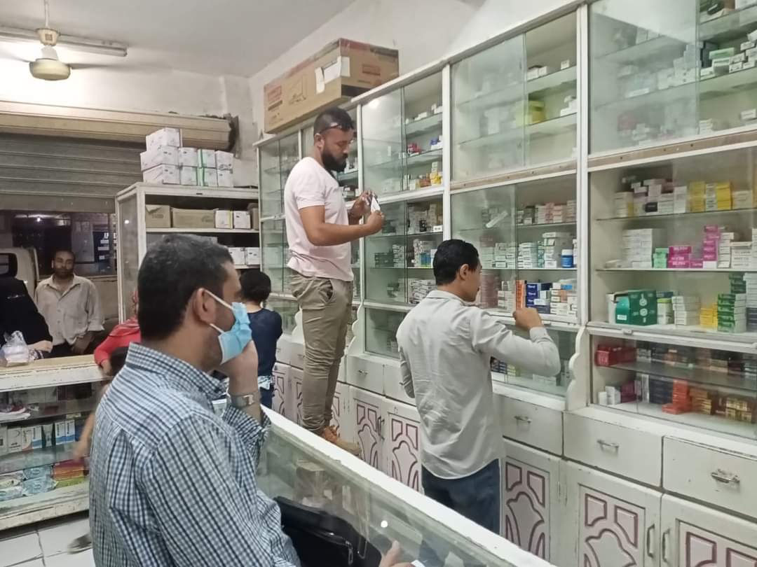 ضبط صيدليتين داخلهما أدوية وألبان أطفال منتهية الصلاحية
