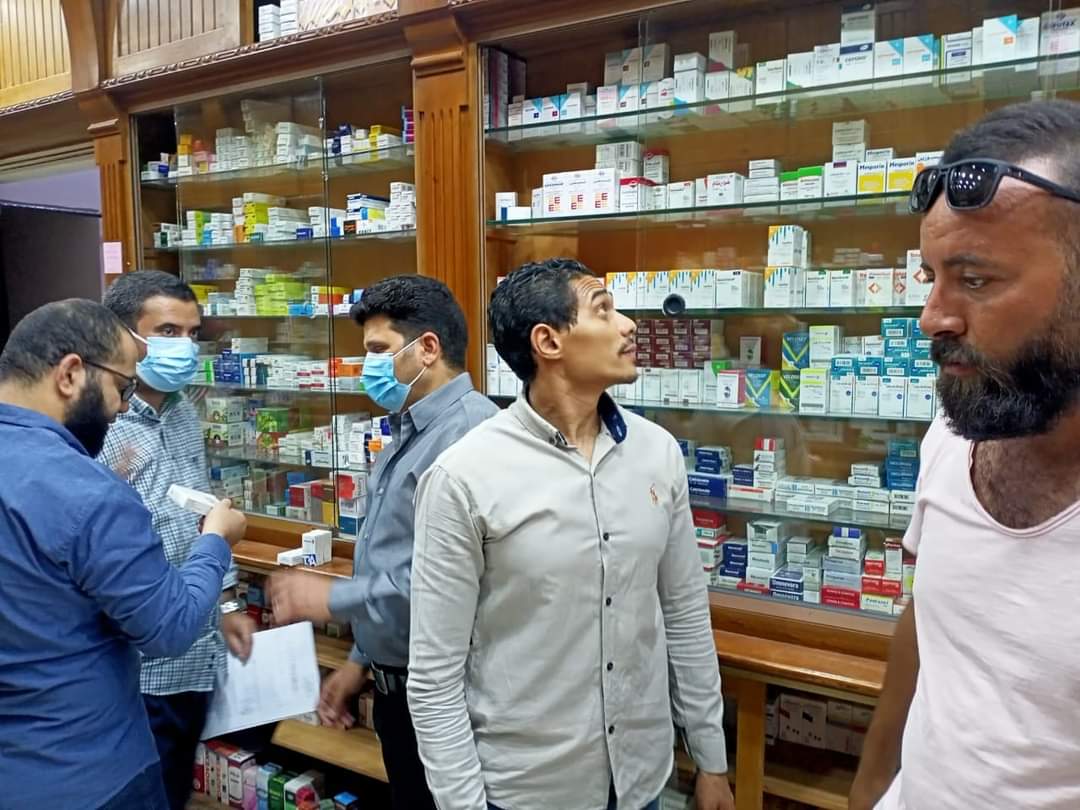 ضبط صيدليتين داخلهما أدوية وألبان أطفال منتهية الصلاحية
