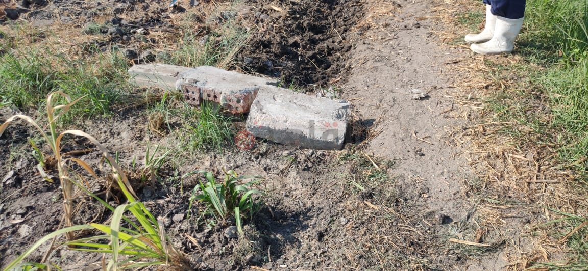 الحد الفاصل بالمسقى المخصص لري أرض جمال وبين أرض إخوته