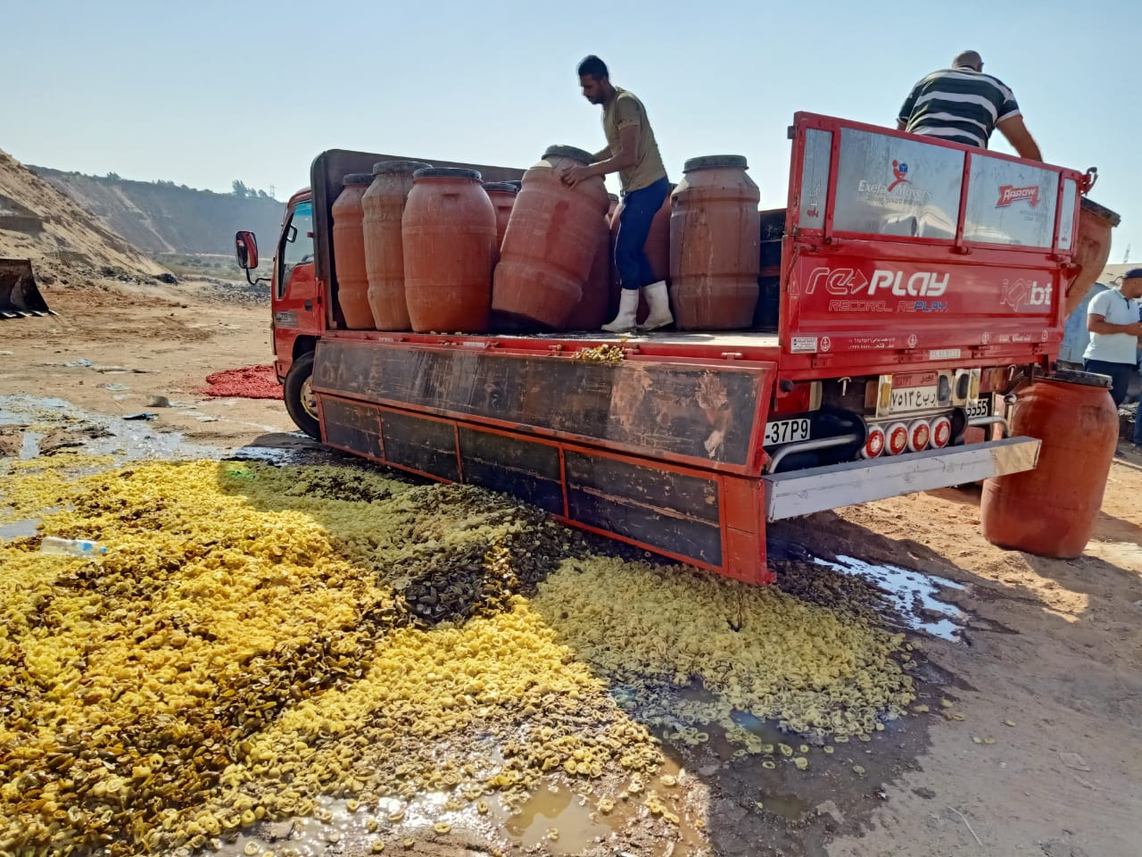 إعدام أغذية فاسدة بالشرقية 02