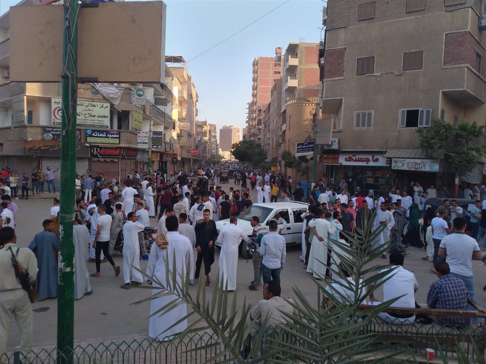 إزدحام وتكدس المواطنين بشوارع أسيوط 