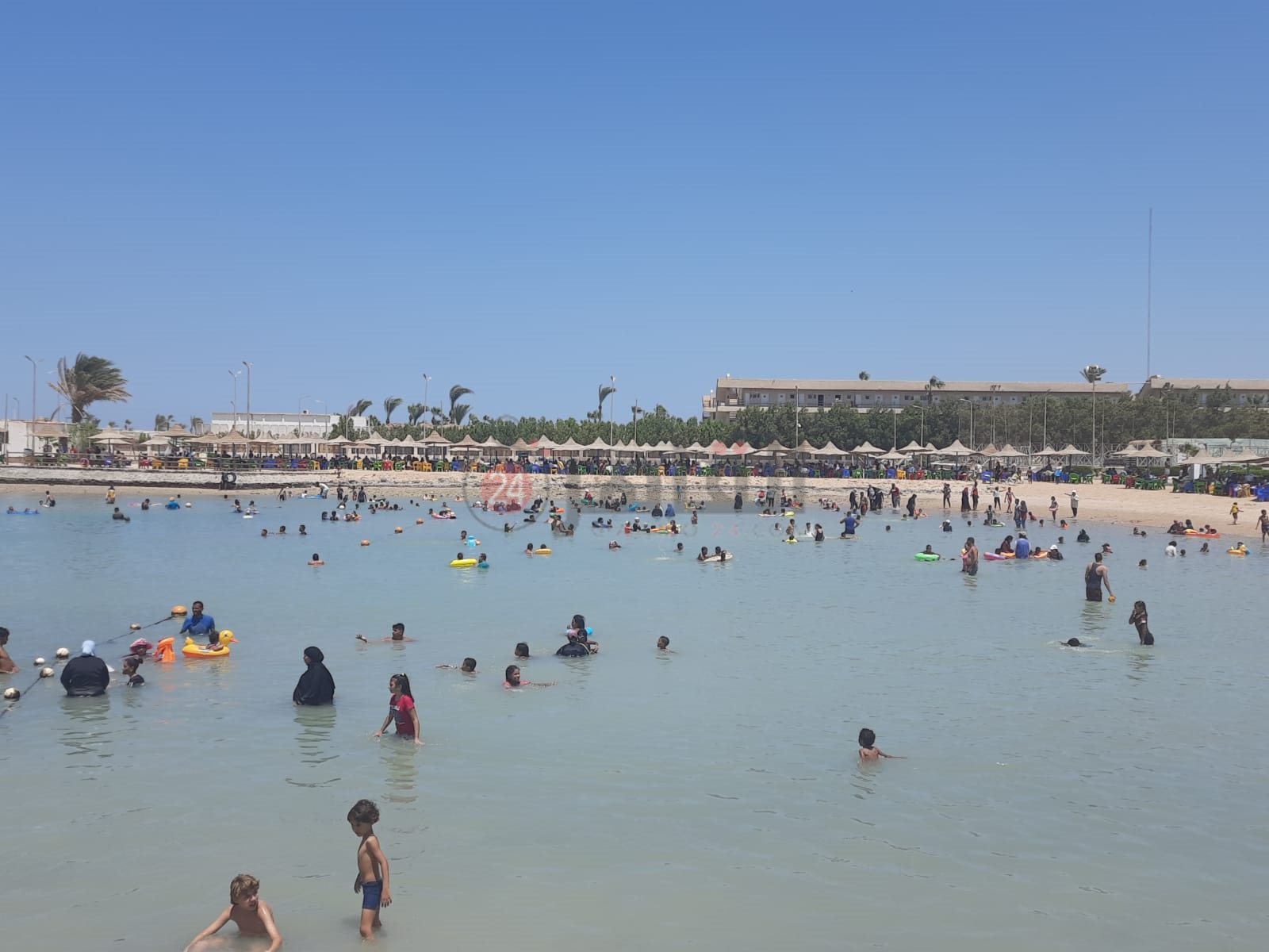 زحام على شواطئ الغردقة