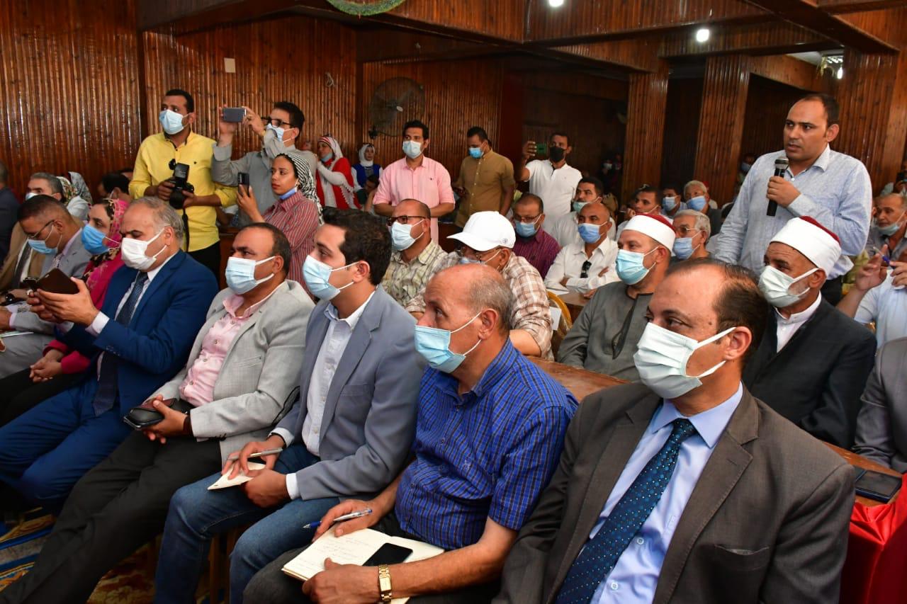 محافظ الفيوم يعقد لقاءا جماهيريا مع أهالي مركز طامية
